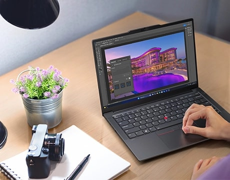 Lenovo ThinkPad E14 Gen 7 (14 吋 AMD) 筆記型電腦配備反應靈敏的鍵盤及精準觸控板，為你提供流暢無阻的控制及導航功能，大幅提升效率。