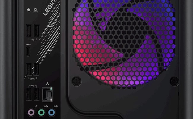 透過多個連接埠上的 WiFi 7 享受快速連接，輕鬆連接至 Lenovo Legion Tower 5i Gen 10。