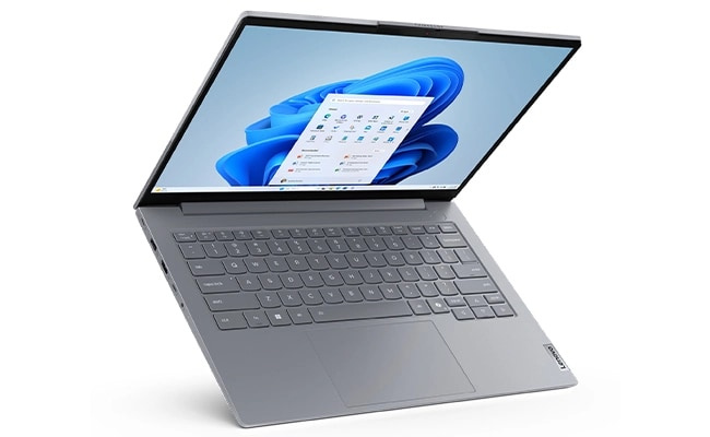 Lenovo ThinkBook 14 第 8 代（14 吋 Intel）手提電腦打開，半懸在空中，展現其纖薄的設計和輕巧的特點。