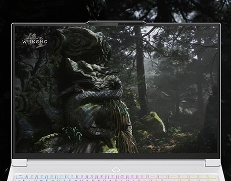 Legion 7i Gen 10 的螢幕顯示著《黑神話：悟空》的森林場景。