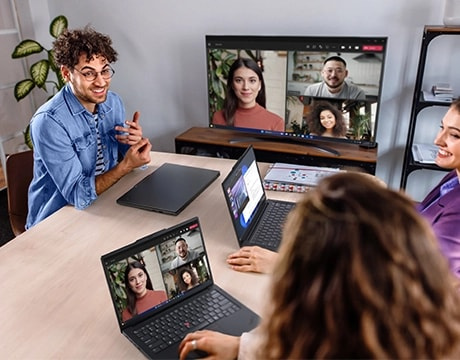 Lenovo ThinkPad E14 Gen 7 (14 吋 AMD) 筆記型電腦配備卓越的視聽功能，以及高品質音效和影像，讓你無縫協作，確保每次通話都清晰無礙。