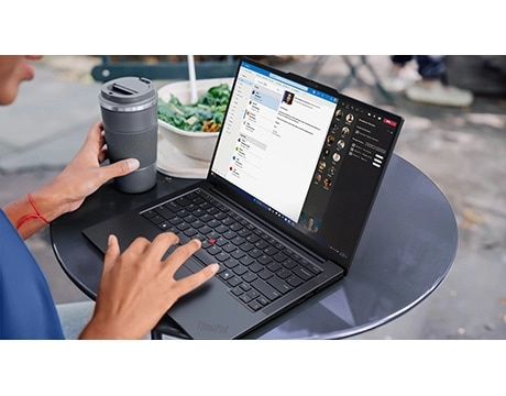 Lenovo ThinkPad E14 Gen 7 (14 吋 Intel) 筆記型電腦，專為在線互動而設，提供卓越的音像品質。