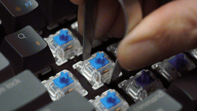 Keychron K12 60% 緊湊型熱插拔無線機械鍵盤，帶有鋁製框架，適用於 Mac 和 Windows，帶白色 RGB 背光 Keychron Lava 光學開關和 Keychron 機械開關和 Gateron 機械開關