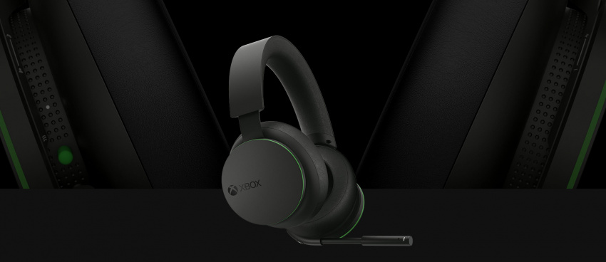 Xbox 無線耳機的正面角度畫面。耳機後方的耳罩放大特寫。