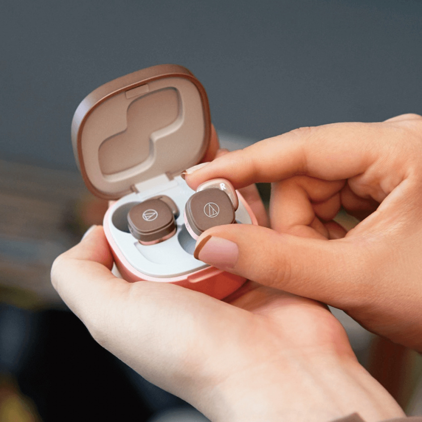 ATH-SQ1TW 真無線耳機取出自動開機