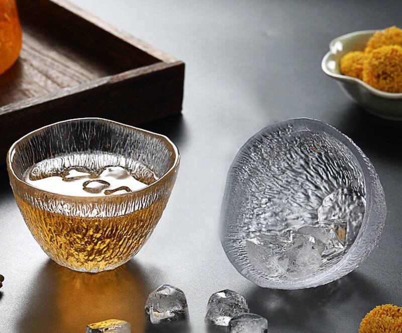 和風初雪雨落玻璃杯